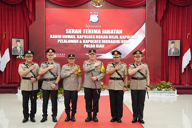 Kapolda Riau Pimpin Sertijab Pergantian 3 Kapolres dan Kabid Humas